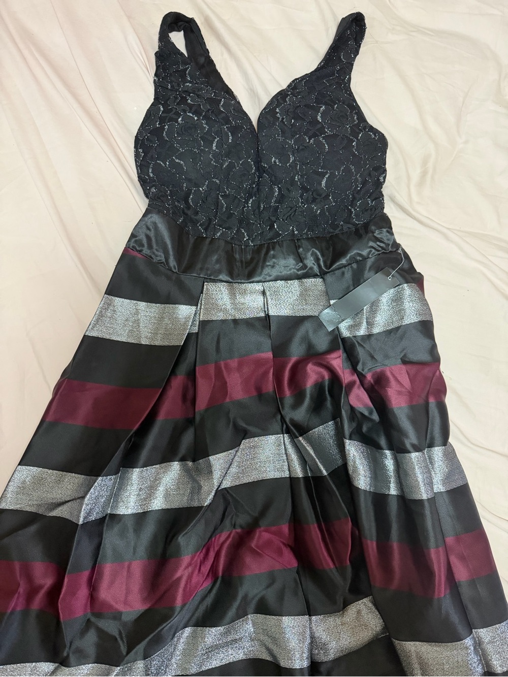 VENUS BLACK AND WHITE LACE STRIPED COCKTAIL DRESS IN SIZE 6